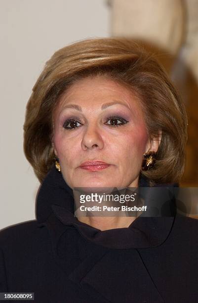 Queen Farah Diba Pahlavi Photos and Premium High Res Pictures - Getty ...