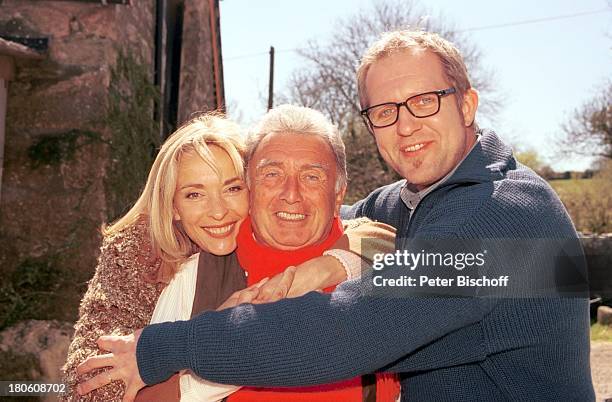 Christine Reinhart, Rolf von Sydow , Harald Krassnitzer, ZDF-Film, "Haus der Schwestern", England, im Norden von Großbritannien, Umarmung, umarmen,...