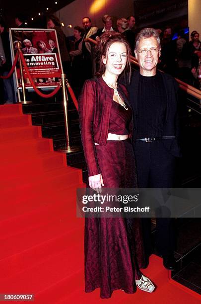 Robert Atzorn, Annika Pages, Pressevorführung des ZDF-6-Teilers "Die Affäre Semmeling", Hamburg, Kino "CinemaxX", Foyer,