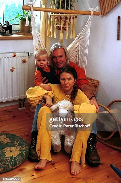 Susanna Wellenbrink, Lebensgefährte Mike Toole, Susannas Tochter Mia Wellenbrink, Homestory, Mühldorf/bei München, Kinderzimmer, Sitzmatte,