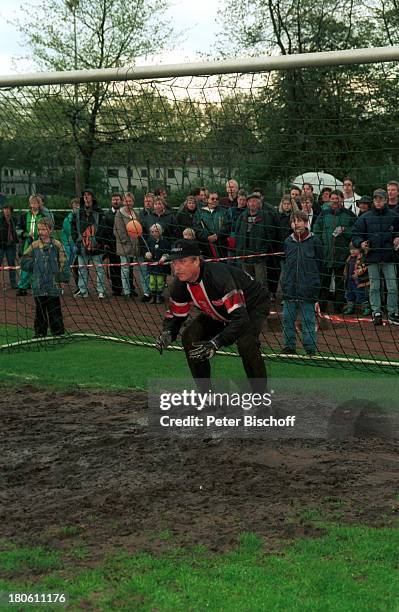 Klaus Baumgart, , Zuschauer, Benefiz-Fußballspiel zugunsten Mukoviszidose-Kranker, Bremen, Fußball-Trikot, Sport, Fußball, Torwart-Trikot, Trikot,...