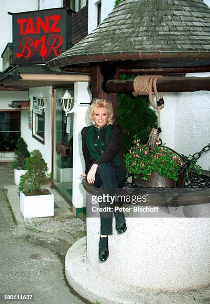 Margot Werner, Berwangen, Tirol, ; sterreich, Europa, Hotel "Berwanger Hof", Brunnen, Tanzbar,