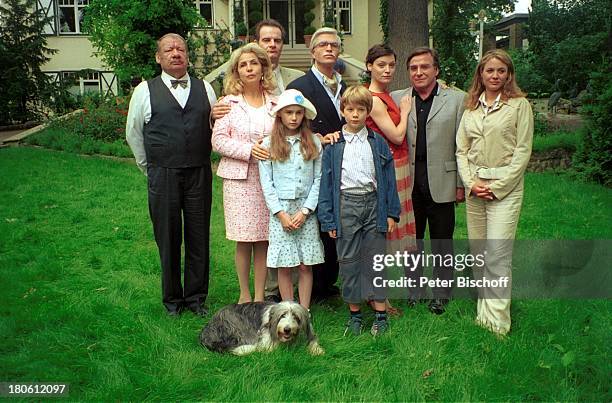 Wolfgang Völz, Michaela May, Heinrich Schafmeister, Hardy Krüger jr. , Marion Mitterhammer, Elmar Wepper, Julia Thurnau, , Namen der Kinder vorn, auf...