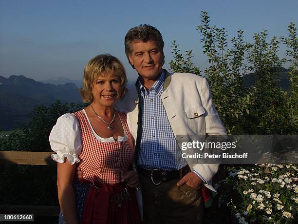 Marianne Hartl, Ehemann Michael Hartl , ZDF-Musikshow "Lustige Musikanten on Tour", Ellmau /Österreich, Berge, Gebirge, Alpen, Tracht, Dirndl, Mann,...