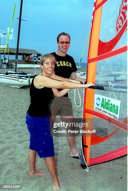 Nadine Spruß, Sascha Heuser Ehemann, Mann, Urlaub, Belek/Türkei, , "Club Aldiana", Surfen, Strand, Sonnenbrille,