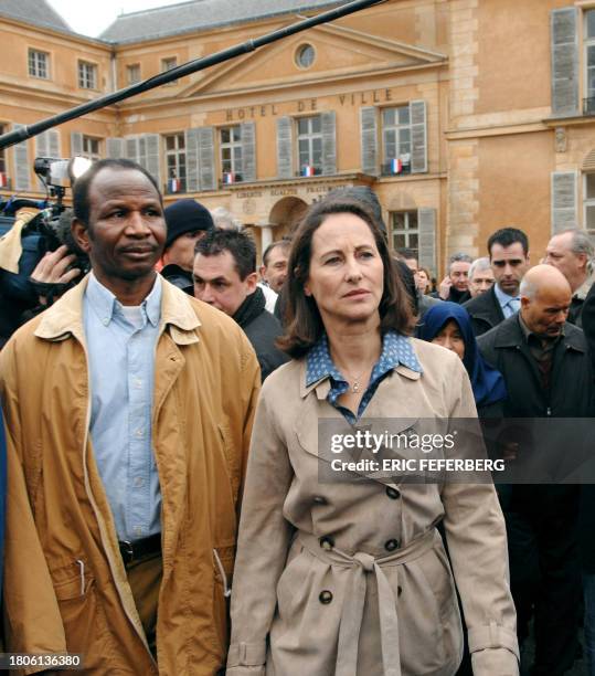 French socialist presidential candidate Segolene Royal leaves Bois du Temple housing project in Clichy-sous-Bois after a visit 27 February 2007 in...