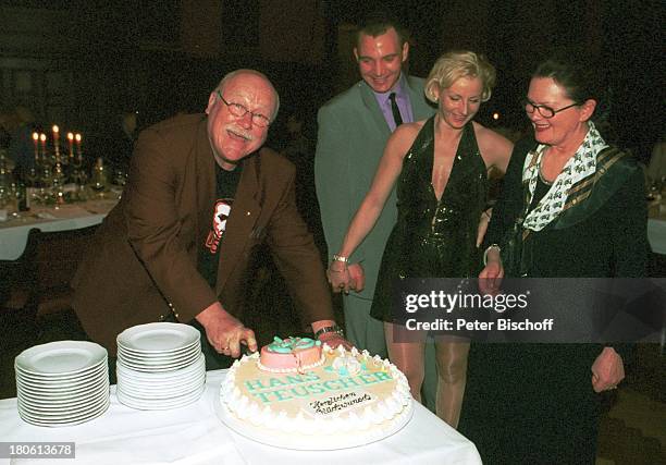 Hans Teuscher , Neffe Kay Schaarschmidt und Ehefrau, Ehefrau Helga Teuscher , 65. Geburtstag von Hans Teuscher, Potsdam, "Meistersaal", Party, Feier,...