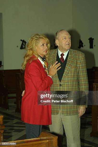 Margot Eskens, Ehemann Karl-Heinz Münchow, in der Klosterkirche des Karmeliter Klosters, in dem sie getauft wurde und Kommunion feierte, Düren, ,...