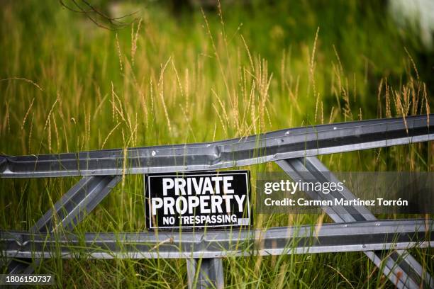 private property sign, usa. - keep out sign stock pictures, royalty-free photos & images