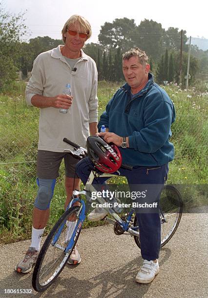 Carlo Thraenhardt, Heinz Hoenig , ZDF-Taktik-Show "Auge um Auge", Mallorca/Balearen/Spanien, Fahrrad-Fahren, Helm, Sonnen-Brille,