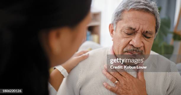 nursing home, heart attack and senior man with homecare worker in a living room with chest pain emergency. breathing, problem and elderly male with asthma, anxiety or choking while consulting nurse - woman flat chest 個照片及圖片檔