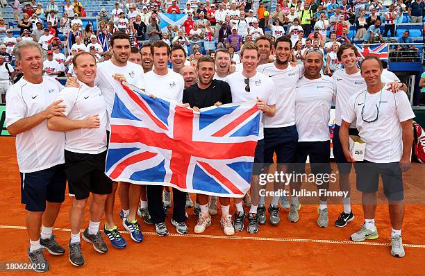 Team GB Louis Cayer, Matt Little, Colin Fleming, Leon Smith, Ross Hutchins, Andy Murray Daniel Evans, Jonny Marray, Colin Beecher and James Ward...