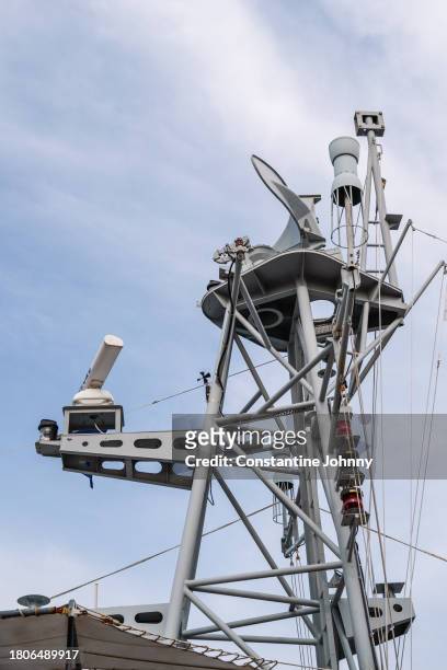 naval ship radar and communication tower - department of defense stock pictures, royalty-free photos & images