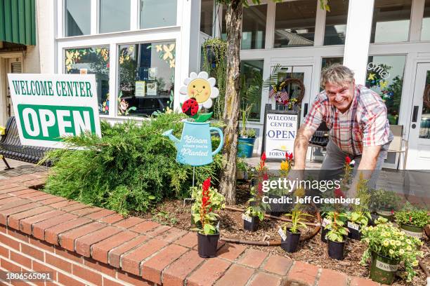 Forsyth, Georgia, welcome center, volunteer gardening.