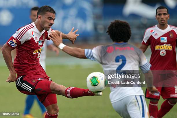 Danny Cure of Caracas FC in action during a match between Zulia FC and Caracas FC as part of the Torneo Apertura 2013 on September 15, 2013 in...