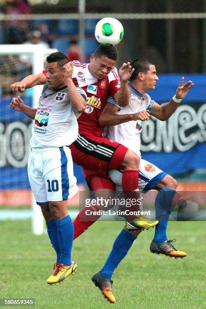 Luis Jimenez of Caracas FC competes for the ball during a match between Zulia FC and Caracas FC as part of the Torneo Apertura 2013 on September 15,...