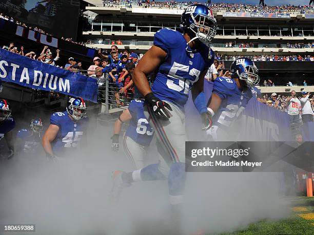 Spencer Paysinger of the New York Giants takes the field before the game against the Denver Broncos at MetLife Stadium on September 15, 2013 in East...