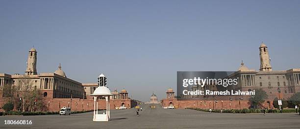 vijay chowk panorama - rashtrapati bhavan presidential palace stock pictures, royalty-free photos & images