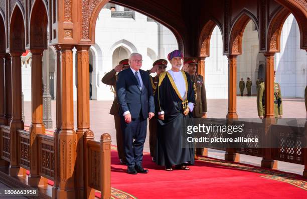 November 2023, Oman, Maskat: Haitham bin Tariq bin Taimur al-Said, Sultan of Oman, welcomes Federal President Frank-Walter Steinmeier with military...