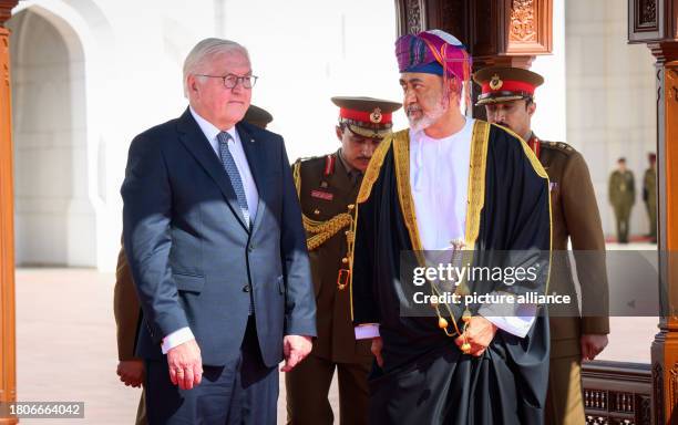 November 2023, Oman, Maskat: Haitham bin Tariq bin Taimur al-Said, Sultan of Oman, welcomes Federal President Frank-Walter Steinmeier with military...