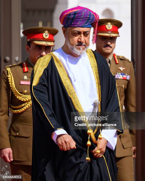 November 2023, Oman, Maskat: Haitham bin Tariq bin Taimur al-Said, Sultan of Oman, emerges from the Sultan's palace to greet Federal President...