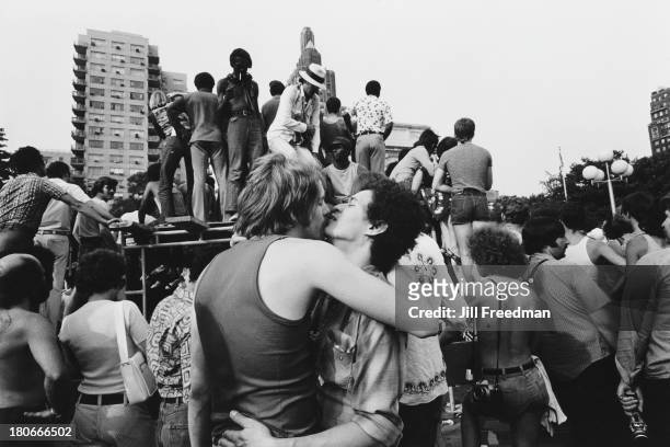 Crowd of spectators gathers in Washington Square Park, Greenwich Village, New York City, circa 1976.