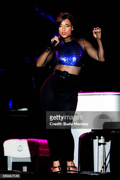 Alicia Keys performs on stage during a concert in the Rock in Rio Festival on September 15, 2013 in Rio de Janeiro, Brazil.