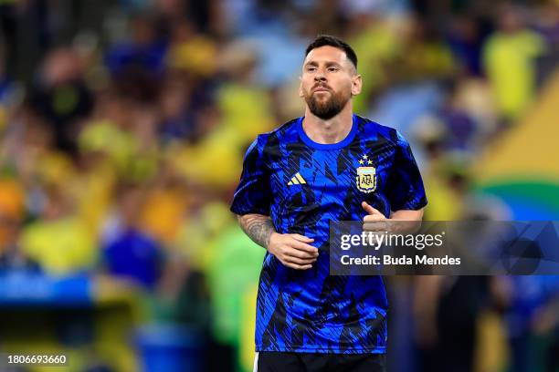 Lionel Messi of Argentina warms up prior to a FIFA World Cup 2026 Qualifier match between Brazil and Argentina at Maracana Stadium on November 21,...