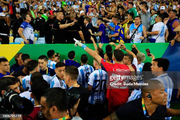 Emiliano Martinez of Argentina and teammates react as police officers clash with fans prior to a FIFA World Cup 2026 Qualifier match between Brazil...