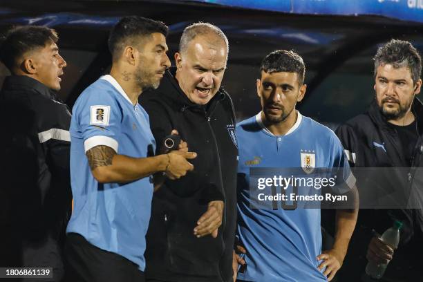 Luis Suarez and Giorgian de Arrascaeta of Uruguay talk with Marcelo Bielsa coach of Uruguay during the FIFA World Cup 2026 Qualifier match between...