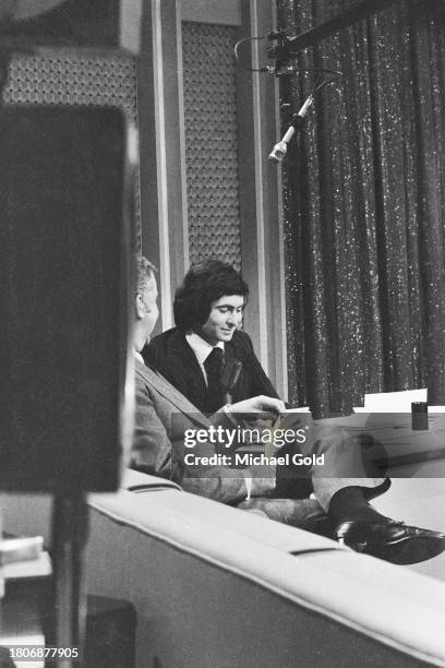 Announcer Ed McMahon facing Comedian David Steinberg, who is hosting The Tonight Show With Johnny Carson in New York City in 1972.