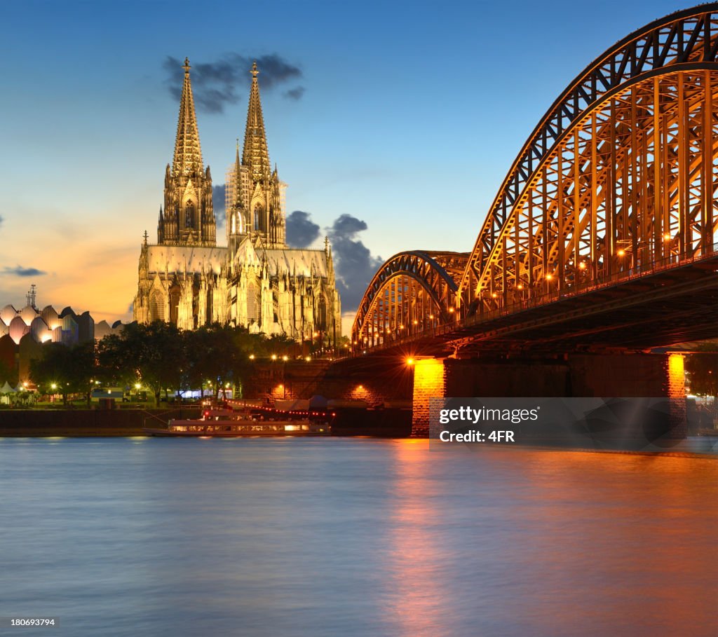 Kölner Dom bei Sonnenuntergang (XXXL)