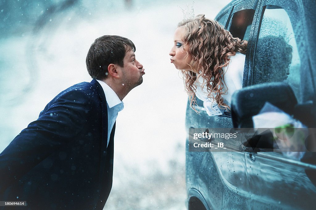 Fun and funny couple married in the winter