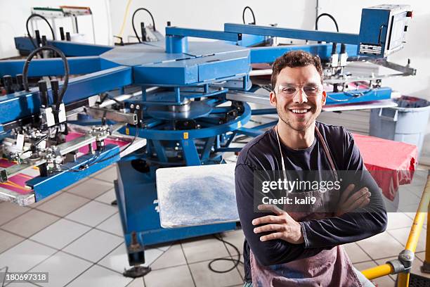 man in screen printing business - drukkerij stockfoto's en -beelden