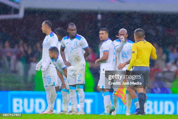 Players of Honduras talk with assistant referee during the CONCACAF Nations League quarterfinals second leg match between Mexico and Honduras at...