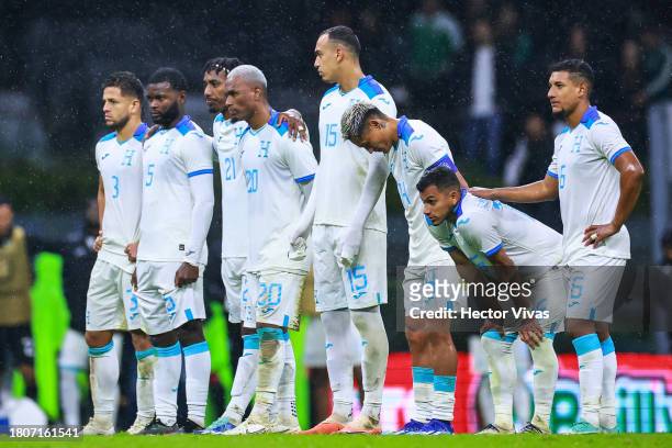 Players of Honduras wait for the penalty during the CONCACAF Nations League quarterfinals second leg match between Mexico and Honduras at Azteca...