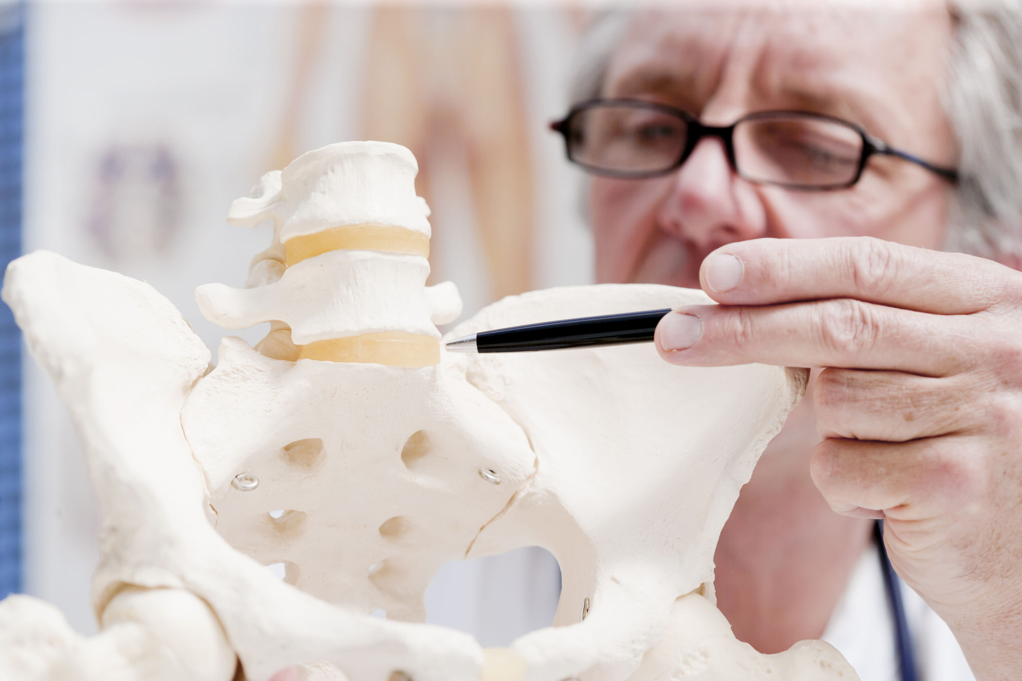 Doctor pointing at discus Doctor pointing at discus