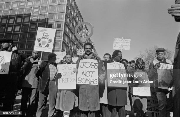 Manifestation, devant la Maison Blanche, conduite par Jesse Jackson contre la politique américaine en Afrique du Sud . Washington, le 19 janvier 1985.