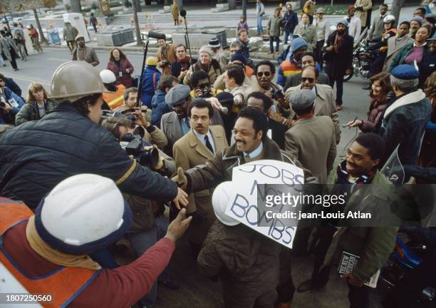 Manifestation, devant la Maison Blanche, conduite par Jesse Jackson contre la politique américaine en Afrique du Sud . Washington, le 19 janvier 1985.