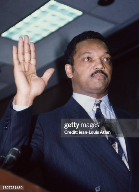 Le révérend Jesse Jackson prête serment comme sénateur chargé de promouvoir l'accès du "District of Columbia" au rang d'état. Washington, le 2...