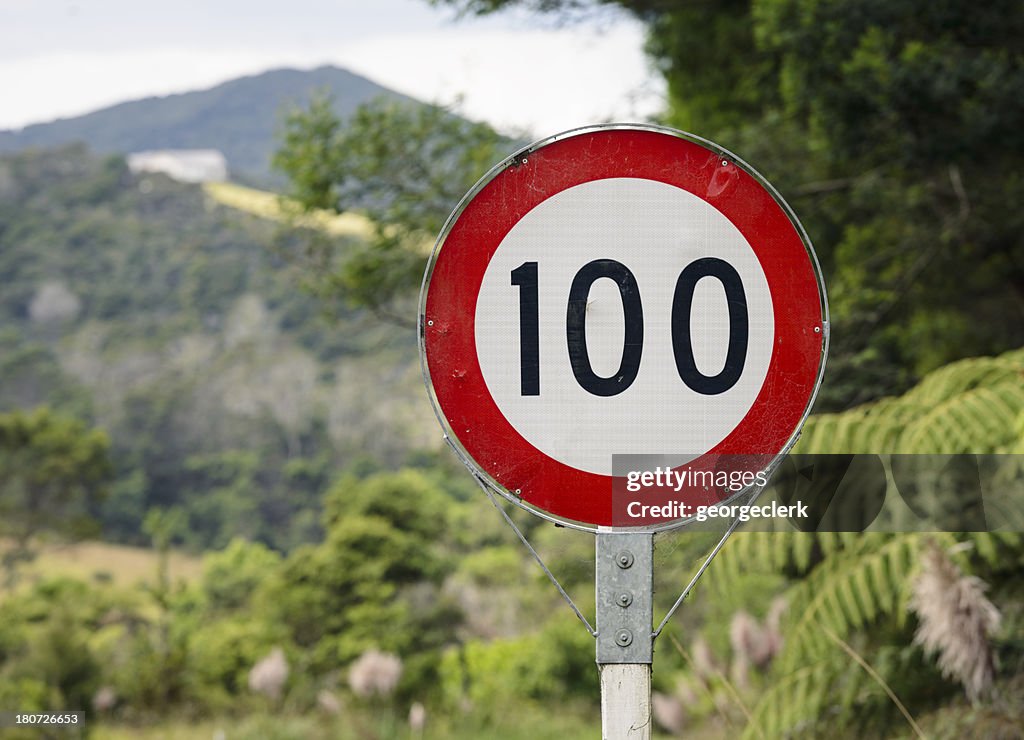 Rural Speed Limit Sign: 100 Kilometres per Hour