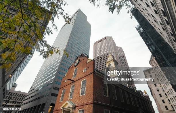 the old state house in downtown boston, massachusetts - declaration-house stock pictures, royalty-free photos & images