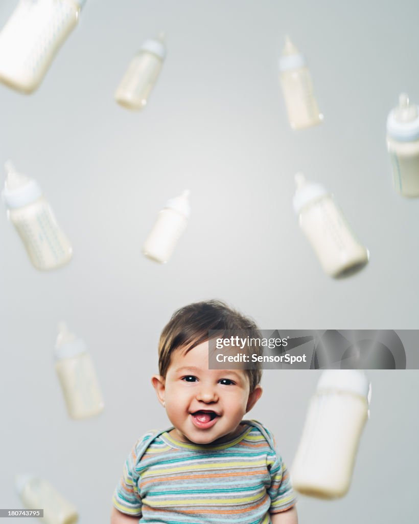 Babyflaschen mit Milch