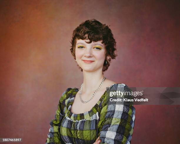 smiling teenage girl wearing necklace - beautiful girls pic stock pictures, royalty-free photos & images