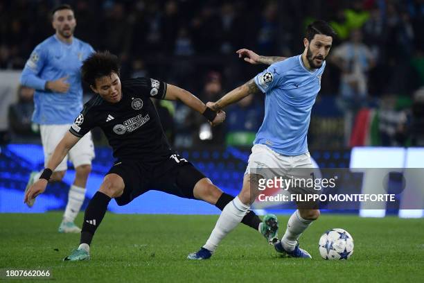Lazio's Spanish midfielder Luis Alberto fights for the ball with Celtic's South Korean striker Hyeon Jun Yang during the UEFA Champions League Group...