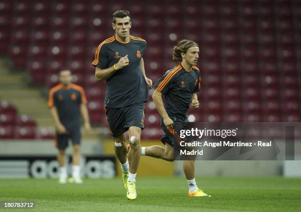 Modric Exercise Gareth Bale and Luka Modric of Real Madrid exercise during a training ...