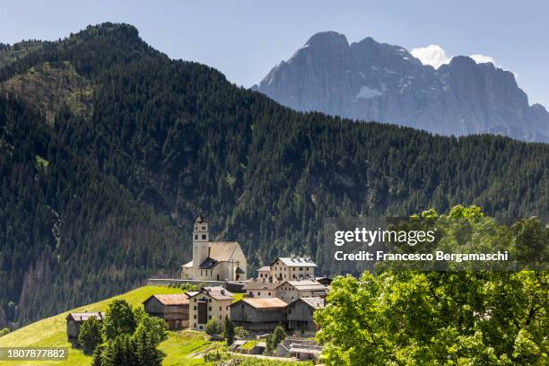 village of colle santa lucia with view on the monte civetta. val fiorentina, cadore, veneto, italy, europe. - colle santa lucia stock pictures, royalty-free photos & images