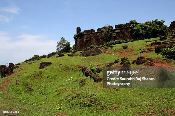 chapora fort goa - chapora fort stock pictures, royalty-free photos & images