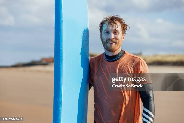 erlernen einer neuen fähigkeit - neoprenanzug stock-fotos und bilder