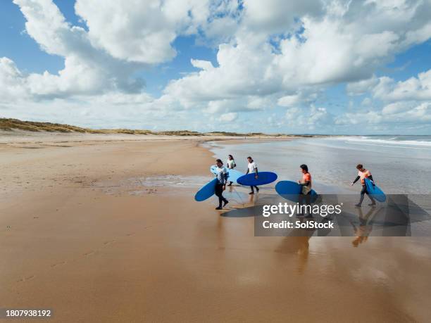 finishing a surf session - wide shot stock pictures, royalty-free photos & images